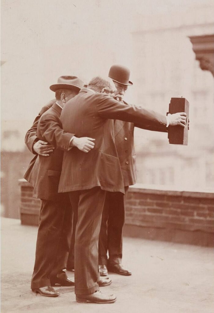 La primera selfie "grupal" de la historia