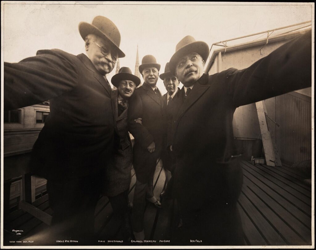 La primera selfie "grupal" de la historia